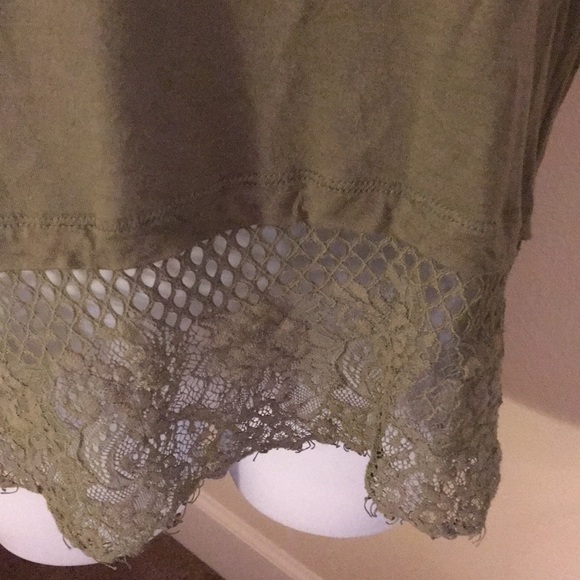 Green lace top - Picture 2 of 2